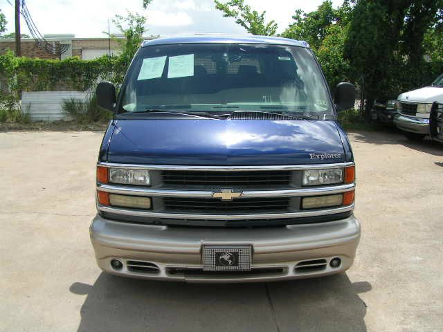 2002 Chevrolet Express 750i 4dr Sdn