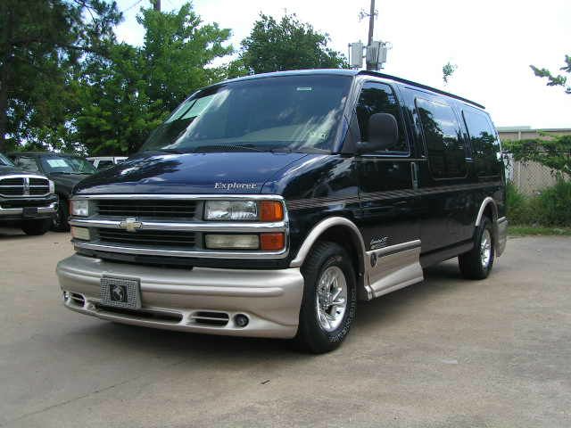 2002 Chevrolet Express 750i 4dr Sdn