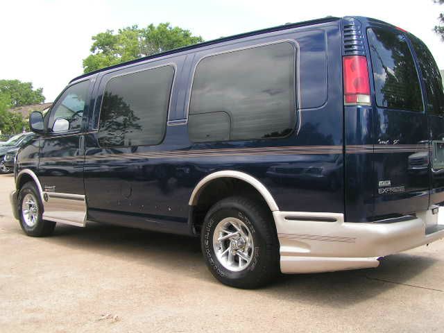 2002 Chevrolet Express 750i 4dr Sdn