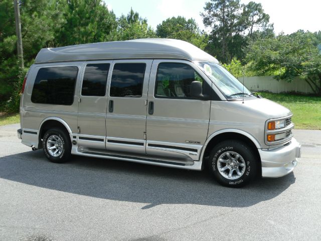 2002 Chevrolet Express 750i 4dr Sdn