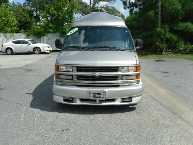 2002 Chevrolet Express 750i 4dr Sdn