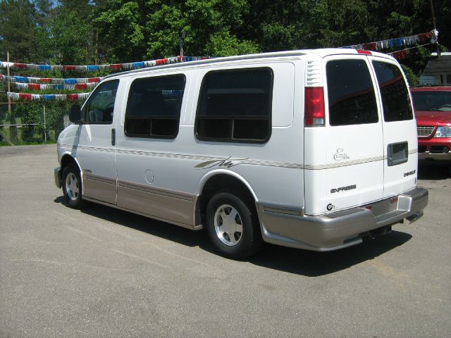 2002 Chevrolet Express 750i 4dr Sdn