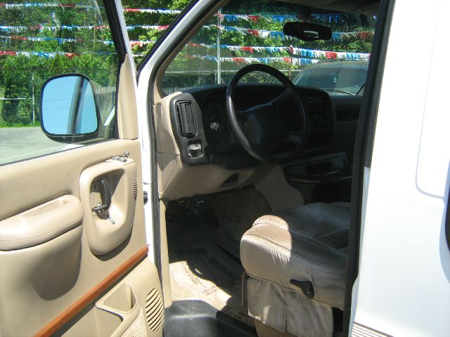 2002 Chevrolet Express 750i 4dr Sdn