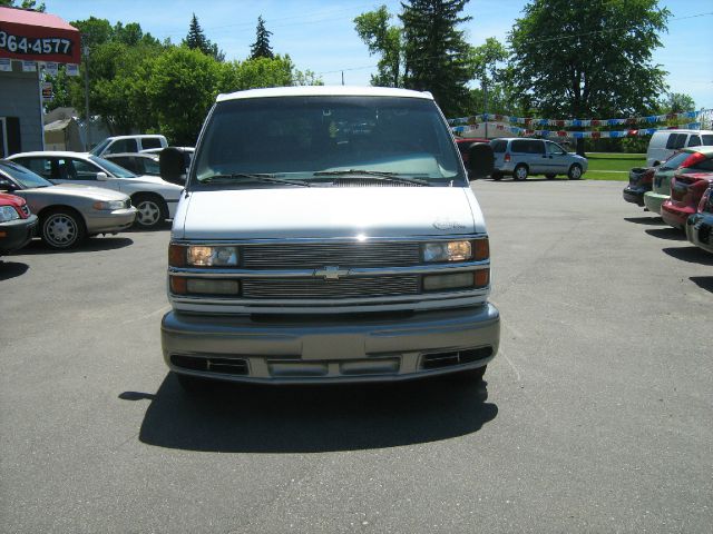 2002 Chevrolet Express 750i 4dr Sdn