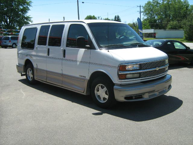 2002 Chevrolet Express 750i 4dr Sdn