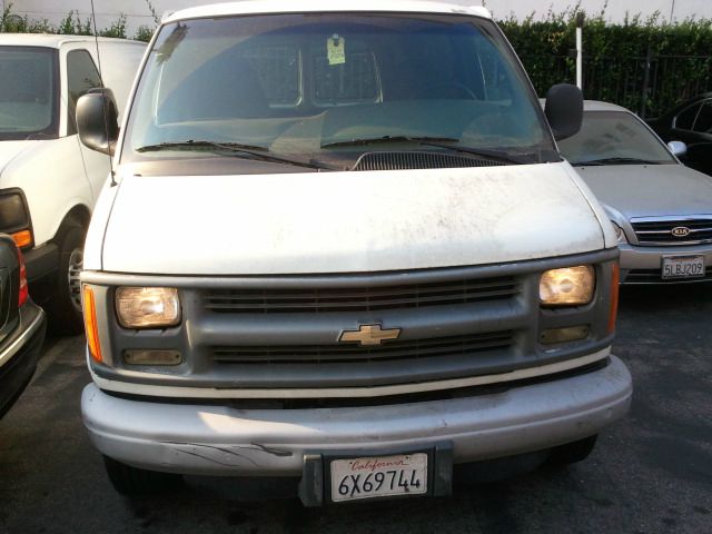 2002 Chevrolet Express REG WB