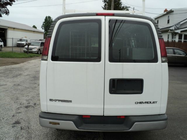 2002 Chevrolet Express 750i 4dr Sdn