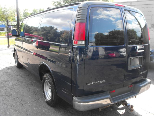 2002 Chevrolet Express 750i 4dr Sdn