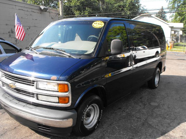 2002 Chevrolet Express 750i 4dr Sdn