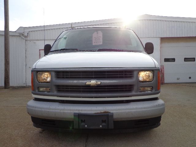 2002 Chevrolet Express 750i 4dr Sdn