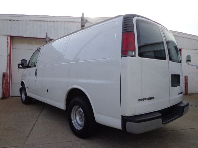 2002 Chevrolet Express 750i 4dr Sdn