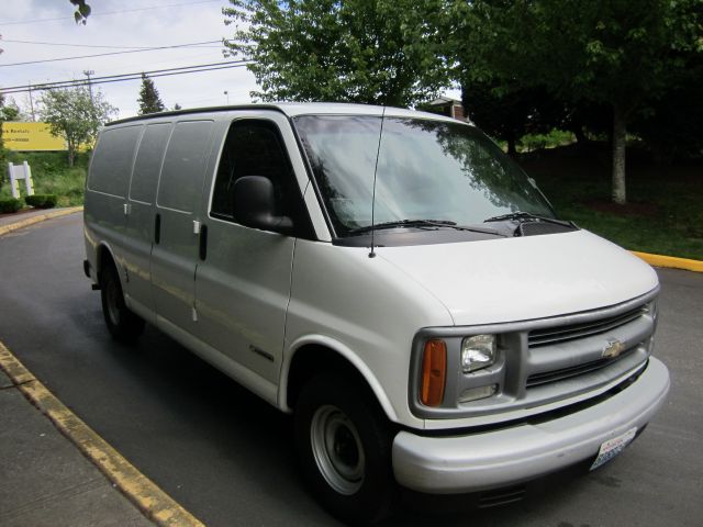 2002 Chevrolet Express 750i 4dr Sdn