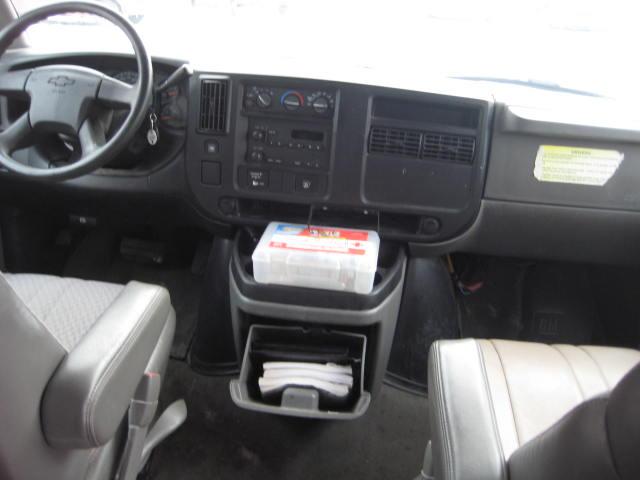 2003 Chevrolet Express 4WD Access V6 AT