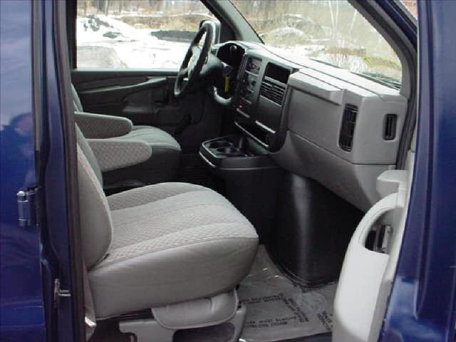 2003 Chevrolet Express 2WD Double V6 Prerunner