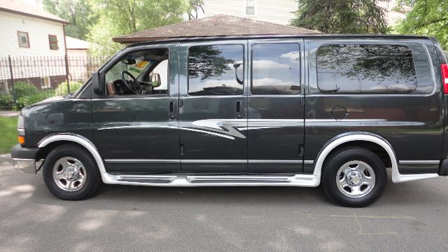 2003 Chevrolet Express 750i 4dr Sdn