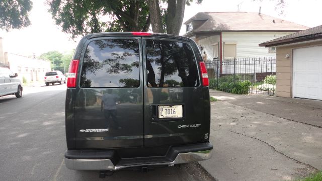 2003 Chevrolet Express 750i 4dr Sdn