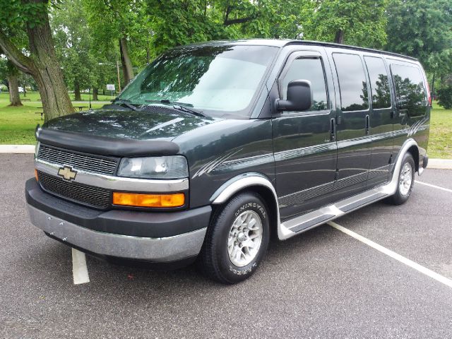 2003 Chevrolet Express 750i 4dr Sdn