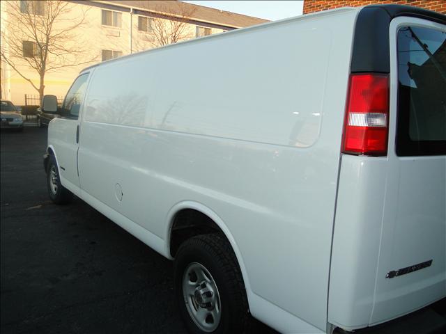 2003 Chevrolet Express Base