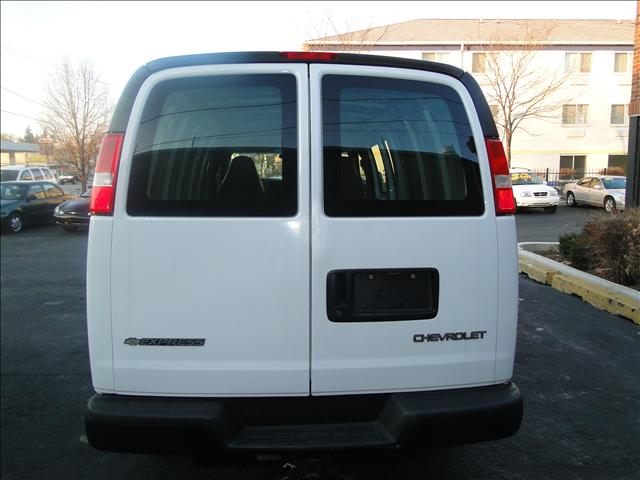 2003 Chevrolet Express Base