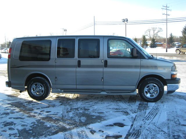 2003 Chevrolet Express 750i 4dr Sdn