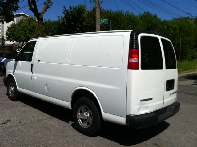 2003 Chevrolet Express 750i 4dr Sdn