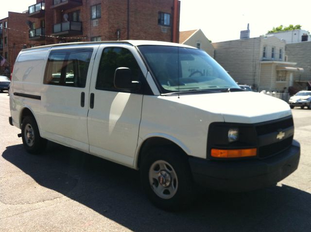 2003 Chevrolet Express 750i 4dr Sdn