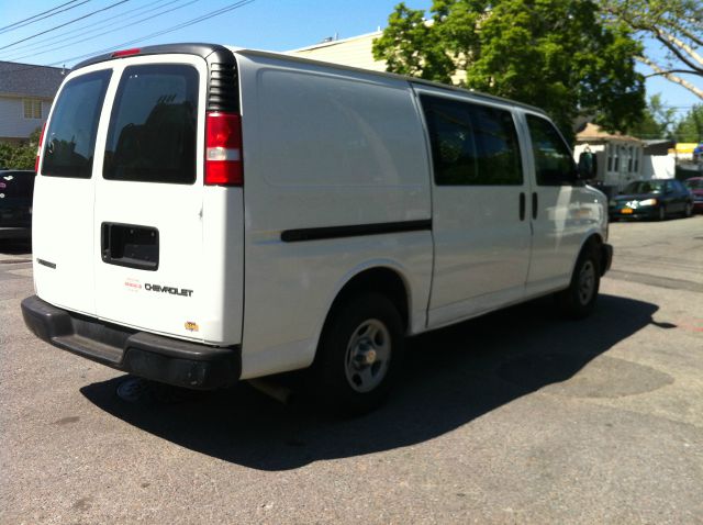 2003 Chevrolet Express 750i 4dr Sdn