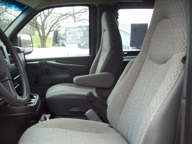 2003 Chevrolet Express XLT Sport 4.6L 2WD