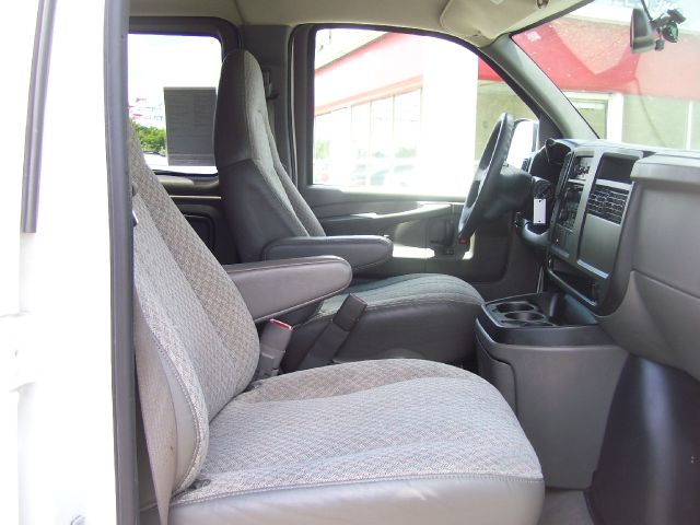 2004 Chevrolet Express LS 4X4