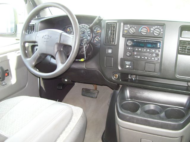 2004 Chevrolet Express LS 4X4