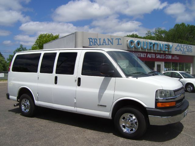 2004 Chevrolet Express LS 4X4