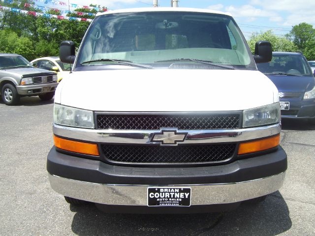 2004 Chevrolet Express LS 4X4