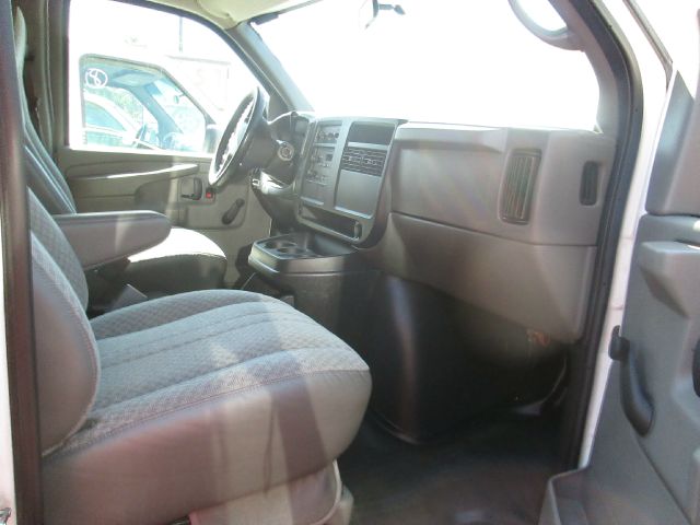 2004 Chevrolet Express 750i 4dr Sdn