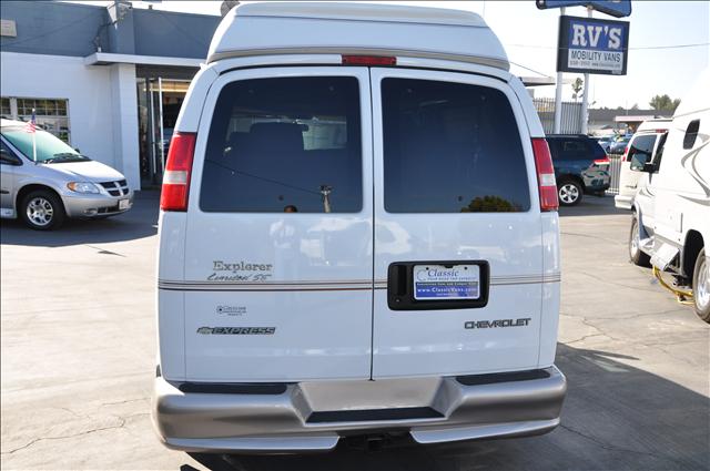 2004 Chevrolet Express LS EXT