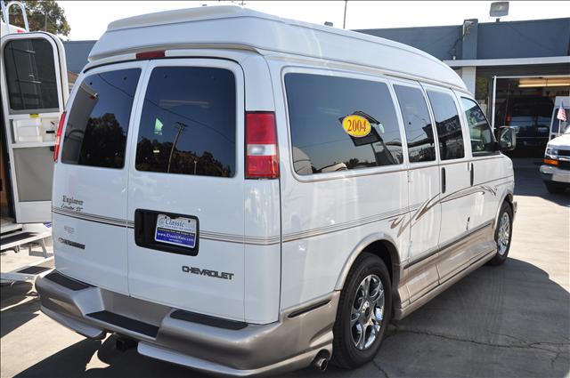 2004 Chevrolet Express LS EXT