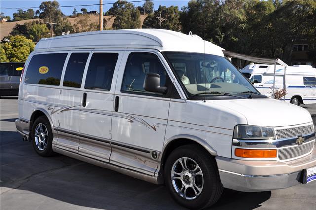 2004 Chevrolet Express LS EXT