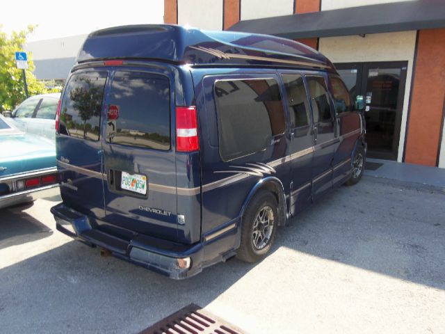 2004 Chevrolet Express 750i 4dr Sdn