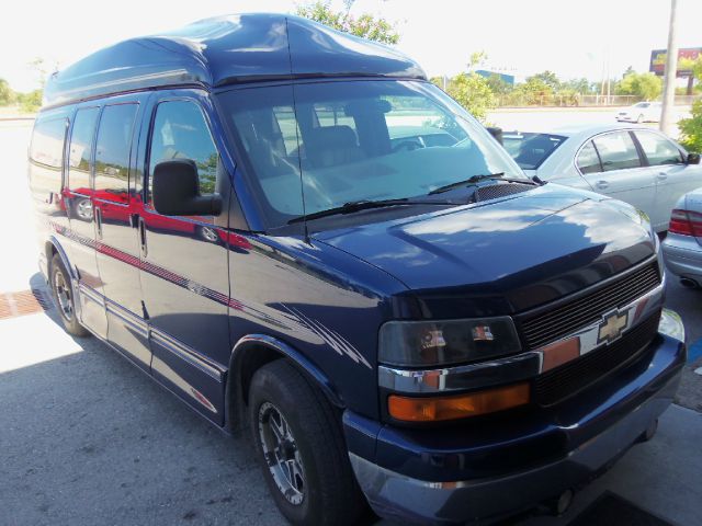 2004 Chevrolet Express 750i 4dr Sdn