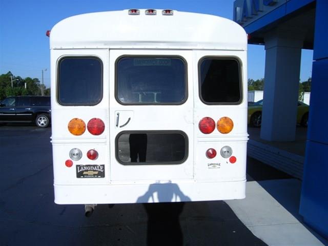 2004 Chevrolet Express Es 350 Sedan