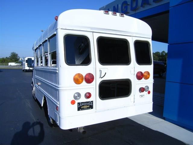 2004 Chevrolet Express Es 350 Sedan