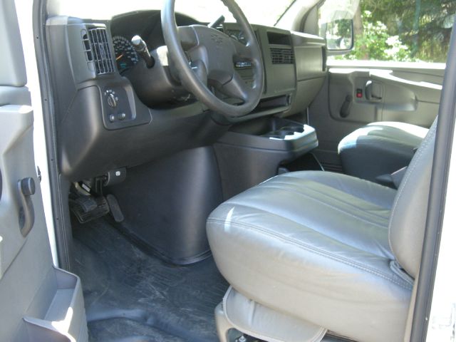 2004 Chevrolet Express Base Silverado