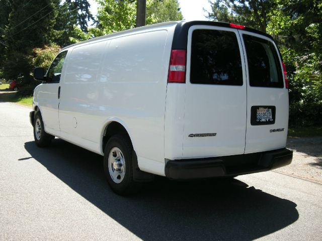 2004 Chevrolet Express Base Silverado