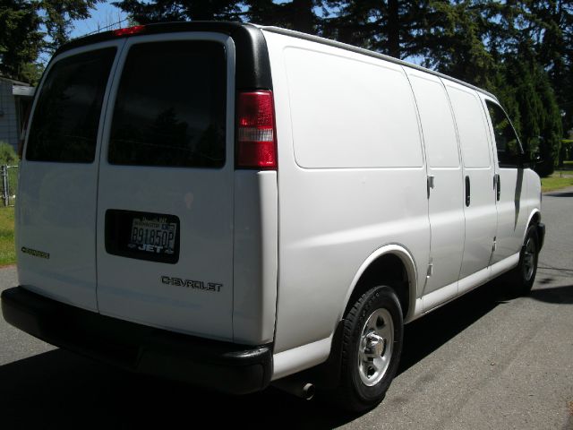 2004 Chevrolet Express Base Silverado