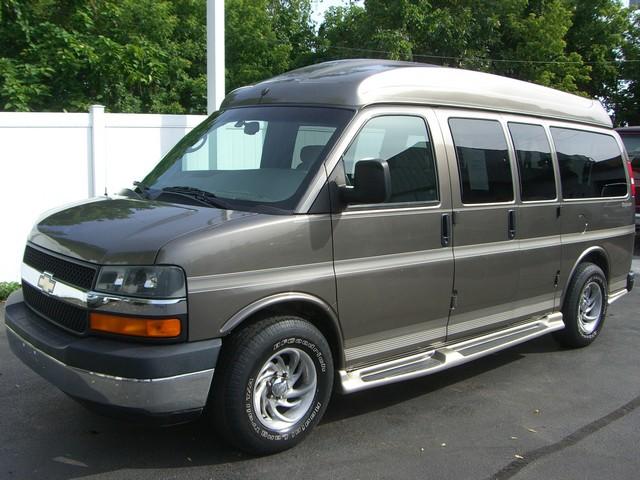 2004 Chevrolet Express Base