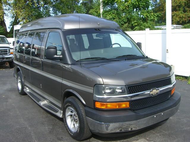 2004 Chevrolet Express Base