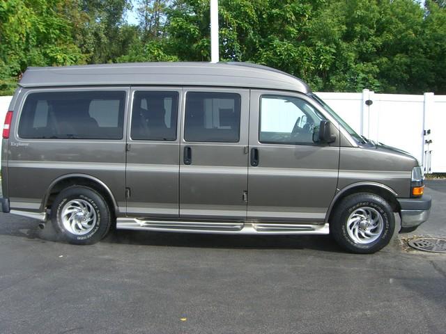 2004 Chevrolet Express Base