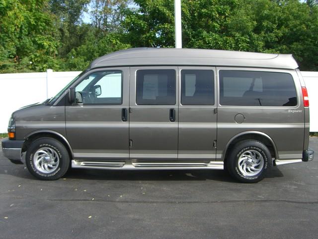 2004 Chevrolet Express Base