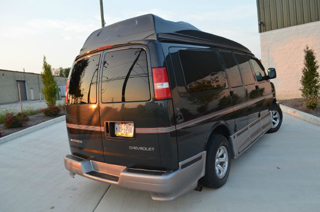 2004 Chevrolet Express 5dr LTD AWD