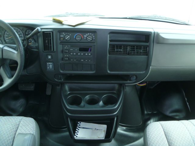 2004 Chevrolet Express 750i 4dr Sdn