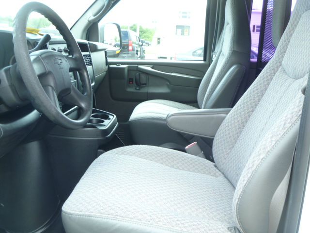 2004 Chevrolet Express 750i 4dr Sdn